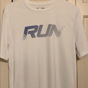 UNDER ARMOR RUN TEE